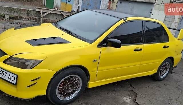 Желтый Мицубиси Лансер, объемом двигателя 1.3 л и пробегом 380 тыс. км за 3500 $, фото 2 на Automoto.ua