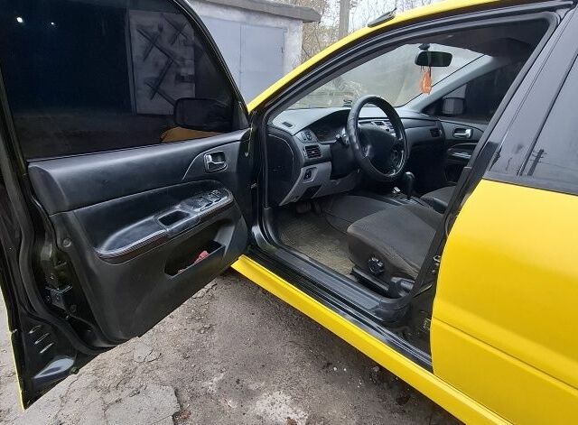Жовтий Міцубісі Lancer, об'ємом двигуна 1.3 л та пробігом 380 тис. км за 3500 $, фото 11 на Automoto.ua