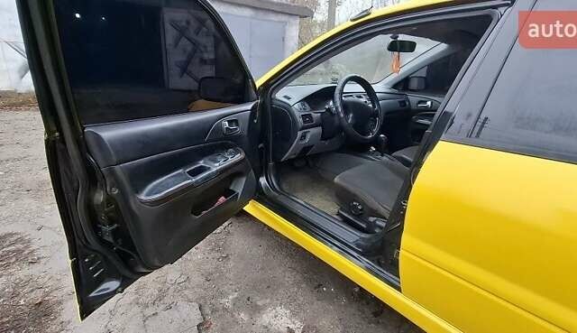 Желтый Мицубиси Лансер, объемом двигателя 1.3 л и пробегом 380 тыс. км за 3500 $, фото 10 на Automoto.ua