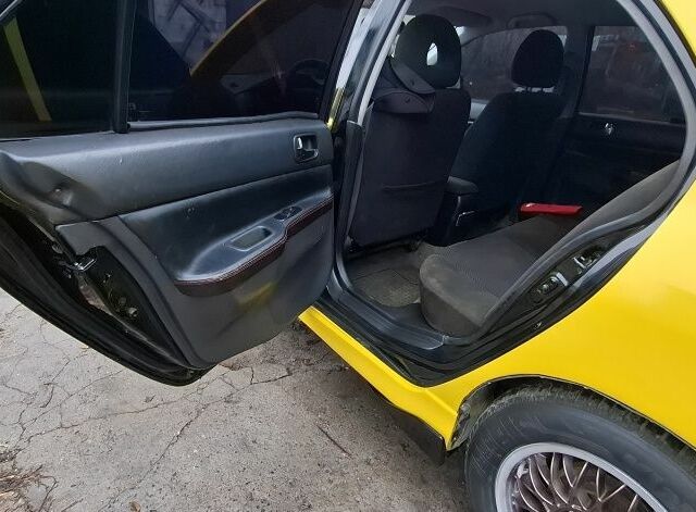 Жовтий Міцубісі Lancer, об'ємом двигуна 1.3 л та пробігом 380 тис. км за 3500 $, фото 8 на Automoto.ua
