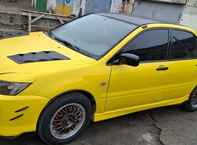 Жовтий Міцубісі Lancer, об'ємом двигуна 1.3 л та пробігом 380 тис. км за 3500 $, фото 3 на Automoto.ua