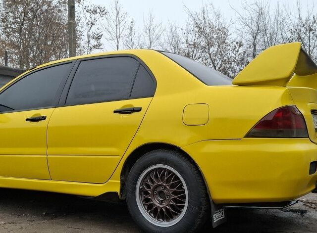 Жовтий Міцубісі Lancer, об'ємом двигуна 1.3 л та пробігом 380 тис. км за 3500 $, фото 4 на Automoto.ua
