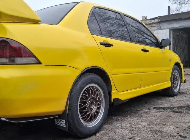 Жовтий Міцубісі Lancer, об'ємом двигуна 1.3 л та пробігом 380 тис. км за 3500 $, фото 5 на Automoto.ua