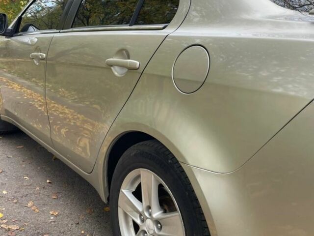 Желтый Мицубиси Лансер, объемом двигателя 1.5 л и пробегом 221 тыс. км за 5300 $, фото 5 на Automoto.ua