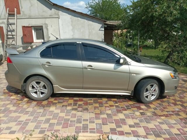 Желтый Мицубиси Лансер, объемом двигателя 2 л и пробегом 137 тыс. км за 7300 $, фото 3 на Automoto.ua