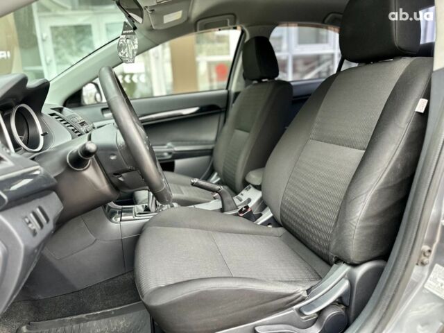 Серый Мицубиси Лансер, объемом двигателя 0 л и пробегом 154 тыс. км за 7600 $, фото 16 на Automoto.ua