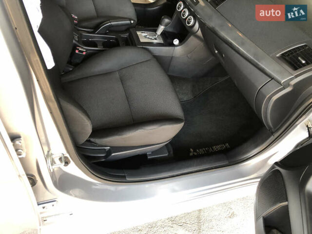 Серый Мицубиси Лансер, объемом двигателя 1.8 л и пробегом 120 тыс. км за 8000 $, фото 8 на Automoto.ua