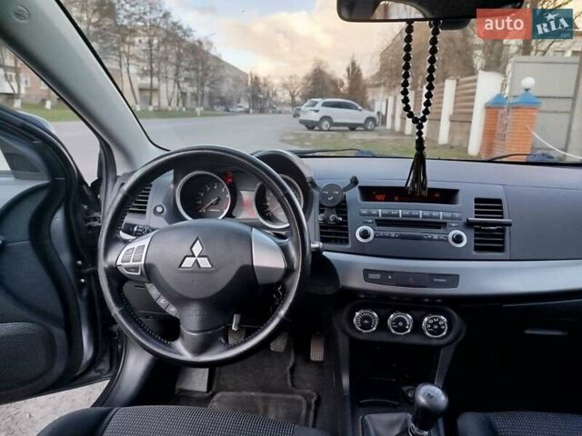 Серый Мицубиси Лансер, объемом двигателя 1.59 л и пробегом 226 тыс. км за 6600 $, фото 2 на Automoto.ua