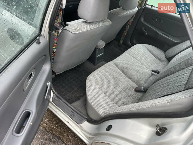 Серый Мицубиси Лансер, объемом двигателя 1.3 л и пробегом 218 тыс. км за 1000 $, фото 6 на Automoto.ua