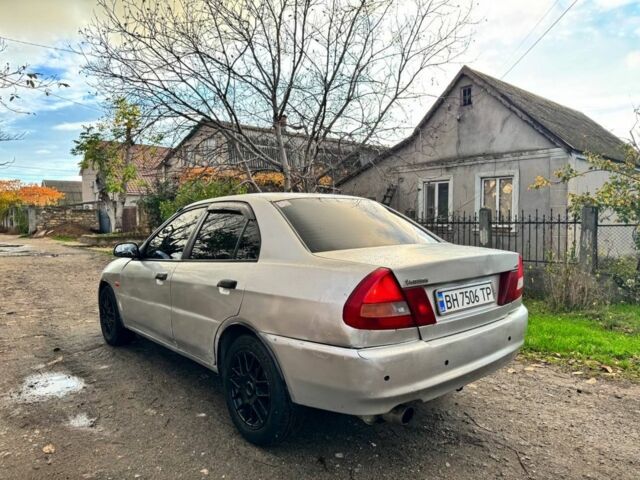 Серый Мицубиси Лансер, объемом двигателя 1.3 л и пробегом 300 тыс. км за 1000 $, фото 3 на Automoto.ua