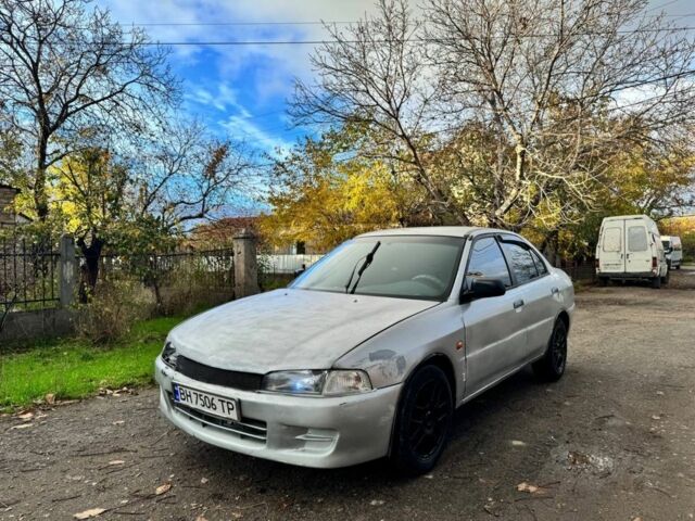 Серый Мицубиси Лансер, объемом двигателя 1.3 л и пробегом 300 тыс. км за 1000 $, фото 1 на Automoto.ua