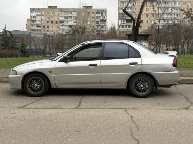 Сірий Міцубісі Lancer, об'ємом двигуна 1.3 л та пробігом 200 тис. км за 1100 $, фото 4 на Automoto.ua