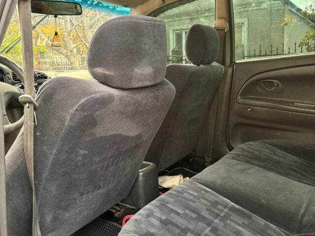 Серый Мицубиси Лансер, объемом двигателя 1.3 л и пробегом 300 тыс. км за 1000 $, фото 5 на Automoto.ua