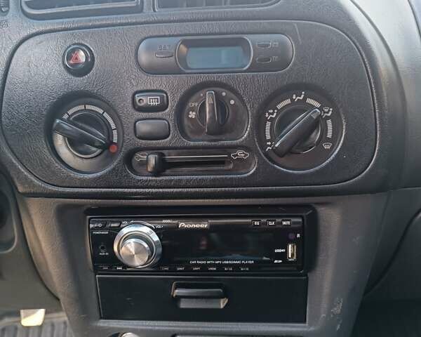 Серый Мицубиси Лансер, объемом двигателя 1.3 л и пробегом 390 тыс. км за 1800 $, фото 38 на Automoto.ua