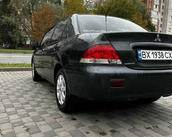 Серый Мицубиси Лансер, объемом двигателя 1.58 л и пробегом 250 тыс. км за 3300 $, фото 2 на Automoto.ua