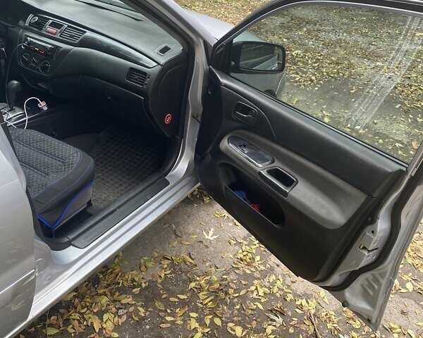 Мицубиси Лансер 2003 в Белой Церкве на Automoto.ua Серый Мицубиси Лансер, объемом двигателя 1.58 л и пробегом 350 тыс. км за 3300 $, фото 9 на Automoto.ua