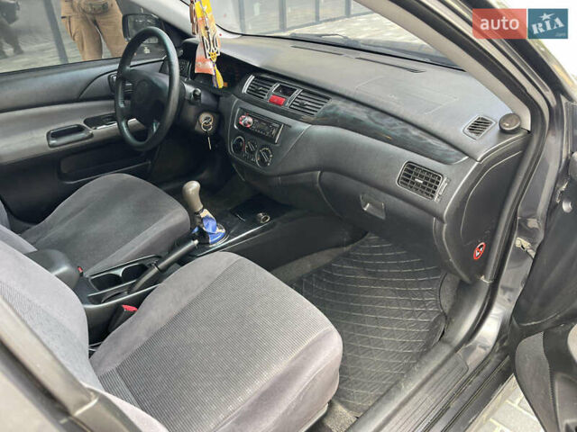 Сірий Міцубісі Lancer, об'ємом двигуна 1.6 л та пробігом 250 тис. км за 3300 $, фото 10 на Automoto.ua