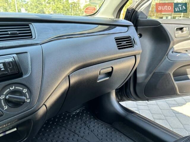 Сірий Міцубісі Lancer, об'ємом двигуна 1.58 л та пробігом 167 тис. км за 5100 $, фото 32 на Automoto.ua