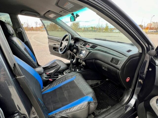 Серый Мицубиси Лансер, объемом двигателя 1.6 л и пробегом 490 тыс. км за 1799 $, фото 14 на Automoto.ua