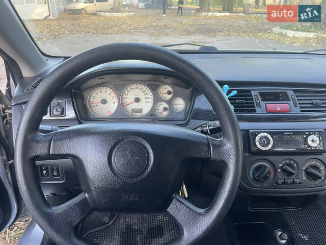 Сірий Міцубісі Lancer, об'ємом двигуна 1.58 л та пробігом 271 тис. км за 3000 $, фото 27 на Automoto.ua