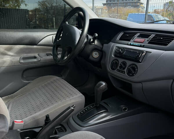 Серый Мицубиси Лансер, объемом двигателя 1.29 л и пробегом 263 тыс. км за 3400 $, фото 8 на Automoto.ua