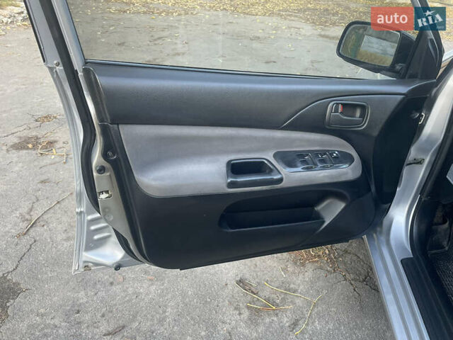 Сірий Міцубісі Lancer, об'ємом двигуна 1.58 л та пробігом 271 тис. км за 3000 $, фото 18 на Automoto.ua