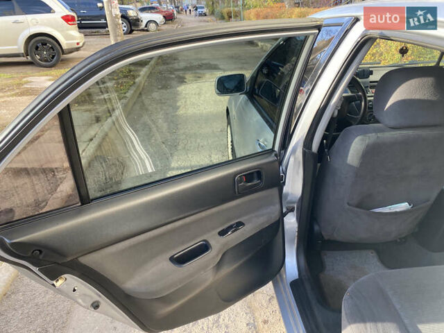 Сірий Міцубісі Lancer, об'ємом двигуна 1.3 л та пробігом 376 тис. км за 3700 $, фото 11 на Automoto.ua