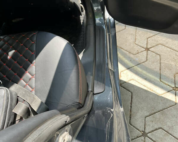 Сірий Міцубісі Lancer, об'ємом двигуна 1.58 л та пробігом 300 тис. км за 3800 $, фото 13 на Automoto.ua