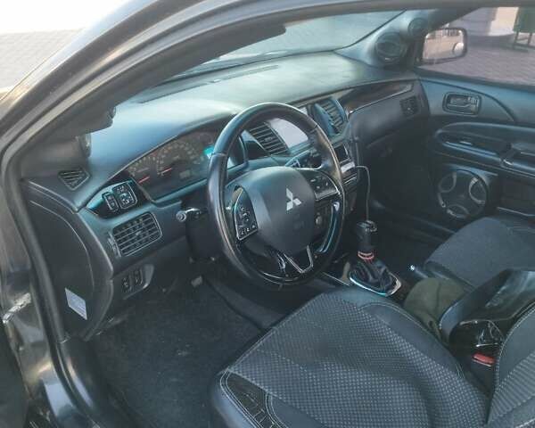 Сірий Міцубісі Lancer, об'ємом двигуна 1.58 л та пробігом 360 тис. км за 4000 $, фото 11 на Automoto.ua