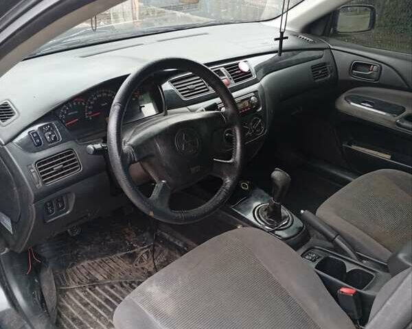 Серый Мицубиси Лансер, объемом двигателя 1.6 л и пробегом 372 тыс. км за 3500 $, фото 4 на Automoto.ua