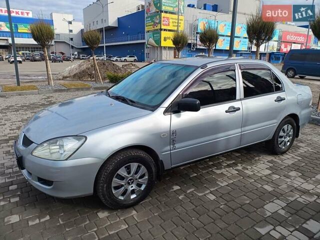 Серый Мицубиси Лансер, объемом двигателя 1.3 л и пробегом 230 тыс. км за 3900 $, фото 3 на Automoto.ua