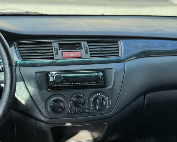 Сірий Міцубісі Lancer, об'ємом двигуна 1.6 л та пробігом 260 тис. км за 3899 $, фото 11 на Automoto.ua