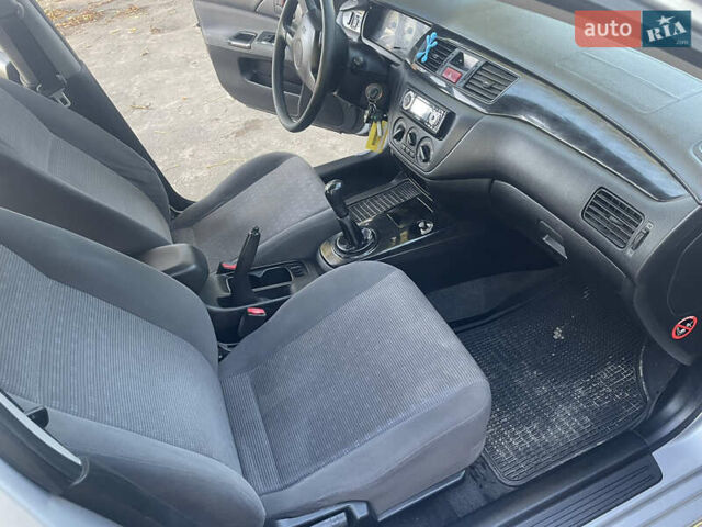 Сірий Міцубісі Lancer, об'ємом двигуна 1.58 л та пробігом 271 тис. км за 3000 $, фото 25 на Automoto.ua