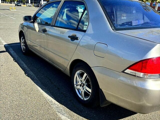 Серый Мицубиси Лансер, объемом двигателя 1.3 л и пробегом 245 тыс. км за 3000 $, фото 3 на Automoto.ua