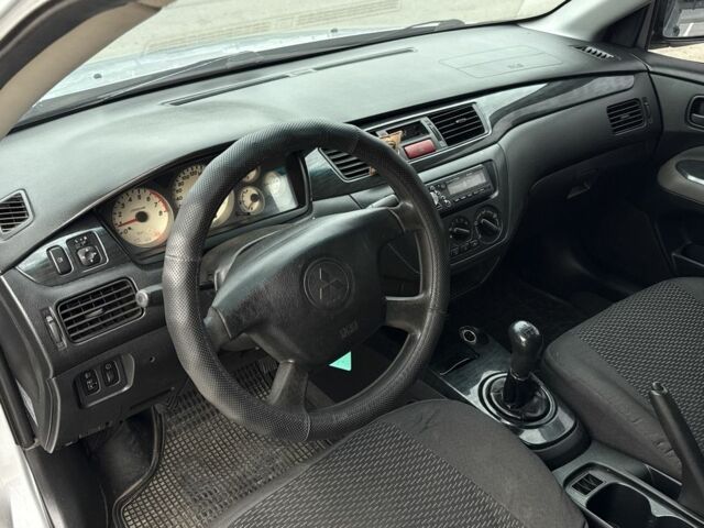 Серый Мицубиси Лансер, объемом двигателя 1.6 л и пробегом 360 тыс. км за 2400 $, фото 7 на Automoto.ua