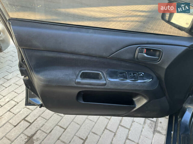 Сірий Міцубісі Lancer, об'ємом двигуна 1.58 л та пробігом 300 тис. км за 3800 $, фото 18 на Automoto.ua