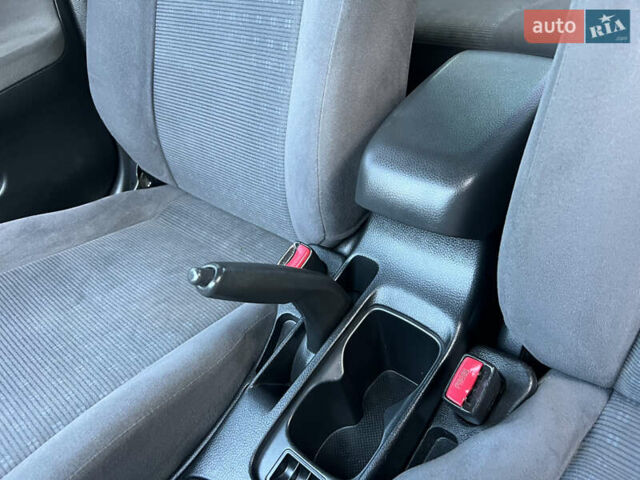 Серый Мицубиси Лансер, объемом двигателя 1.6 л и пробегом 320 тыс. км за 3650 $, фото 36 на Automoto.ua