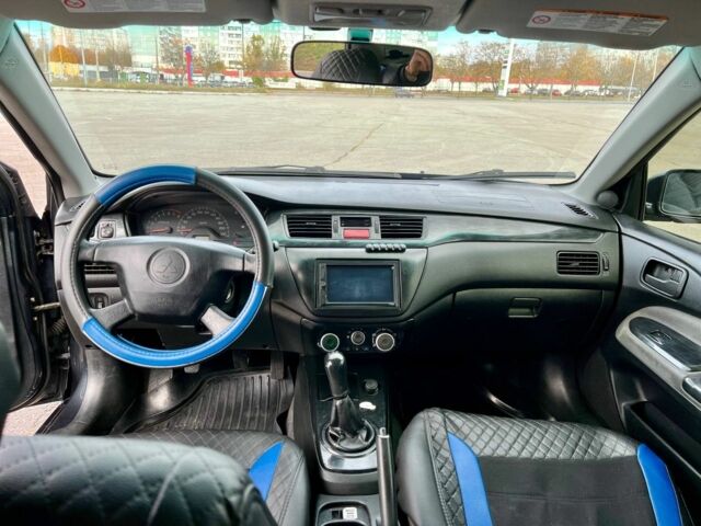 Серый Мицубиси Лансер, объемом двигателя 1.6 л и пробегом 490 тыс. км за 1799 $, фото 8 на Automoto.ua