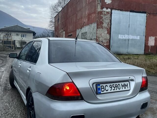 Серый Мицубиси Лансер, объемом двигателя 1.6 л и пробегом 315 тыс. км за 2950 $, фото 3 на Automoto.ua