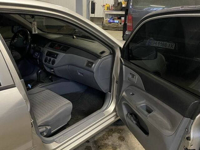 Сірий Міцубісі Lancer, об'ємом двигуна 1.3 л та пробігом 304 тис. км за 3950 $, фото 3 на Automoto.ua
