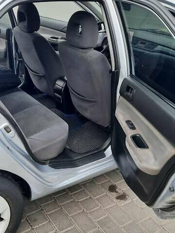 Серый Мицубиси Лансер, объемом двигателя 1.6 л и пробегом 277 тыс. км за 3500 $, фото 3 на Automoto.ua