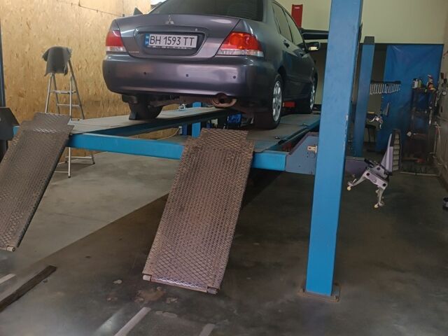 Серый Мицубиси Лансер, объемом двигателя 1.6 л и пробегом 242 тыс. км за 4600 $, фото 4 на Automoto.ua