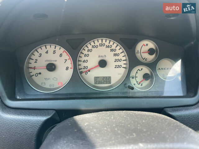 Мицубиси Лансер 2005 в Харькове на Automoto.ua Серый Мицубиси Лансер, объемом двигателя 1.58 л и пробегом 240 тыс. км за 4500 $, фото 7 на Automoto.ua
