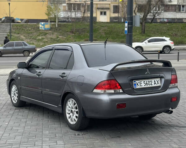 Серый Мицубиси Лансер, объемом двигателя 1.58 л и пробегом 237 тыс. км за 2999 $, фото 2 на Automoto.ua