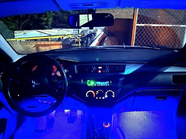 Серый Мицубиси Лансер, объемом двигателя 1.6 л и пробегом 300 тыс. км за 3850 $, фото 11 на Automoto.ua