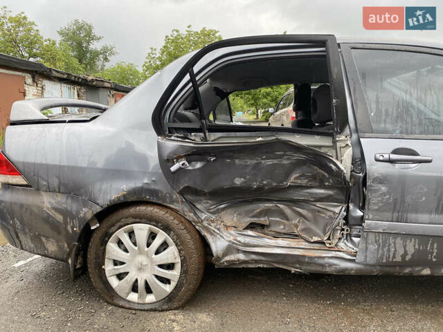 Сірий Міцубісі Lancer, об'ємом двигуна 1.58 л та пробігом 97 тис. км за 2000 $, фото 4 на Automoto.ua