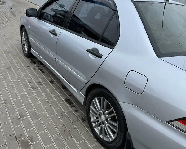 Серый Мицубиси Лансер, объемом двигателя 1.58 л и пробегом 260 тыс. км за 3500 $, фото 1 на Automoto.ua