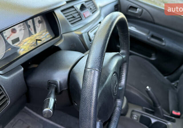 Серый Мицубиси Лансер, объемом двигателя 1.58 л и пробегом 290 тыс. км за 4450 $, фото 26 на Automoto.ua