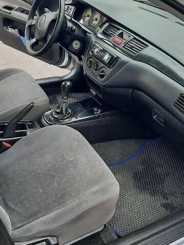 Серый Мицубиси Лансер, объемом двигателя 1.6 л и пробегом 277 тыс. км за 3500 $, фото 5 на Automoto.ua