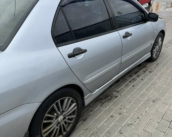 Серый Мицубиси Лансер, объемом двигателя 1.58 л и пробегом 260 тыс. км за 3500 $, фото 2 на Automoto.ua